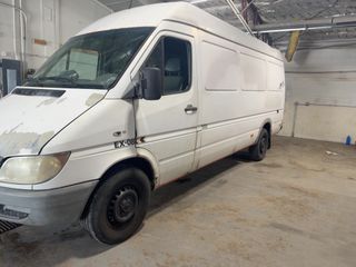 2004 Dodge Sprinter Van 2500 High Roof - Primary Damage Right Image